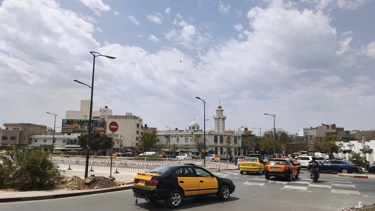 A Dakar street and its yellow taxis